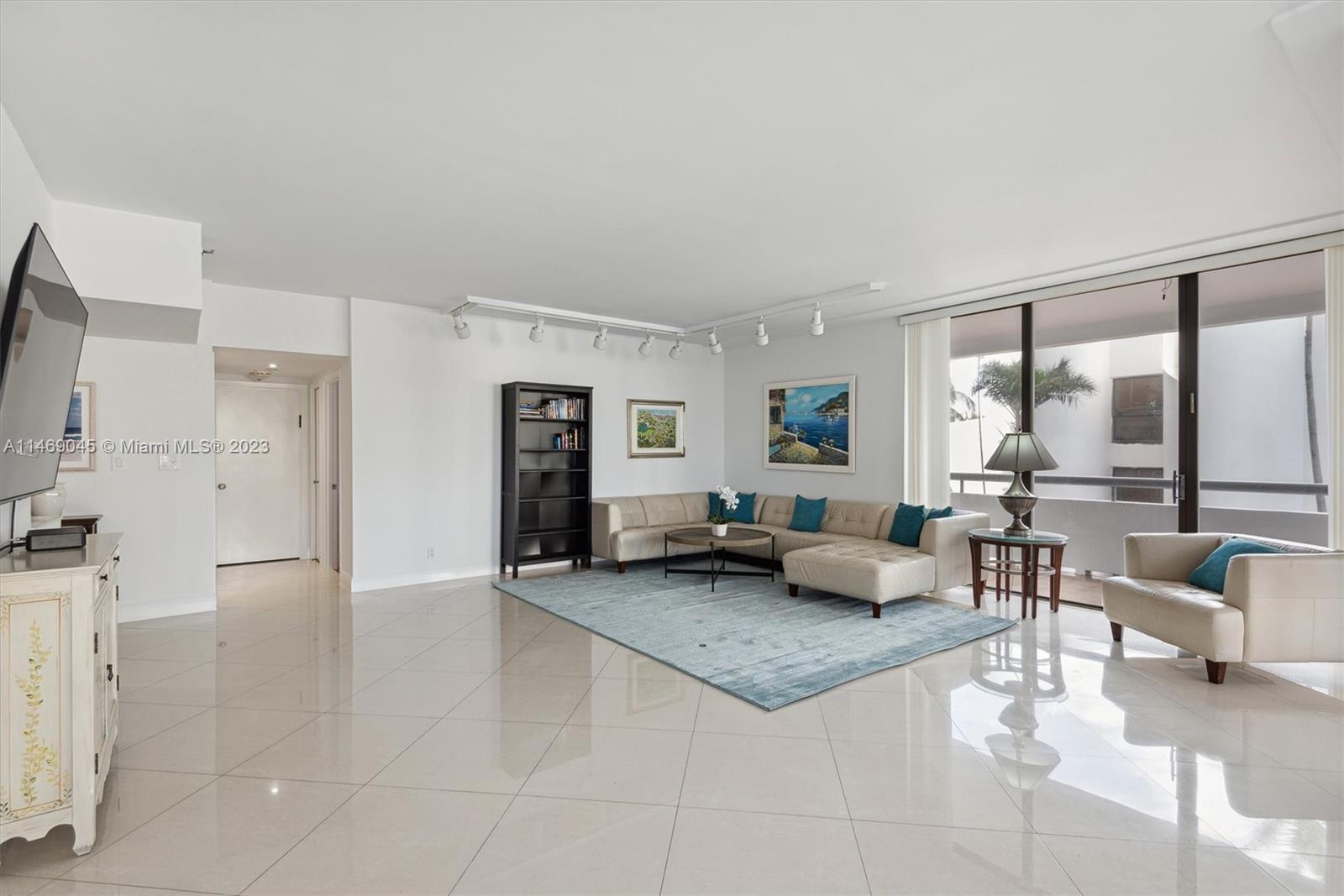 19707 Turnberry Way, Aventura, FL, 33180 United States, 2 Bedrooms Bedrooms, ,2 BathroomsBathrooms,Residential,For Sale,Turnberry Way,A11469045