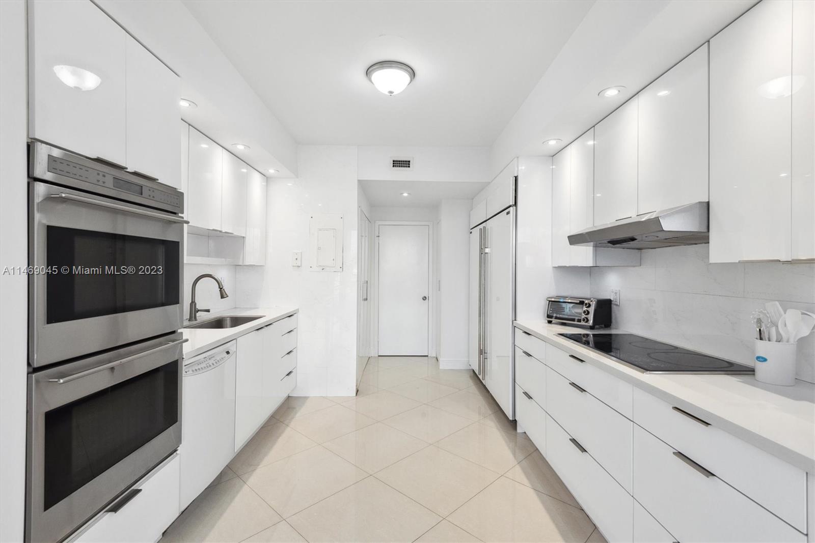 19707 Turnberry Way, Aventura, FL, 33180 United States, 2 Bedrooms Bedrooms, ,2 BathroomsBathrooms,Residential,For Sale,Turnberry Way,A11469045