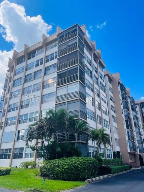 1100 Saint Charles Pl, Pembroke Pines, FL, 33026 United States, 2 Bedrooms Bedrooms, ,2 BathroomsBathrooms,Residential,For Sale,Saint Charles Pl,A11466808