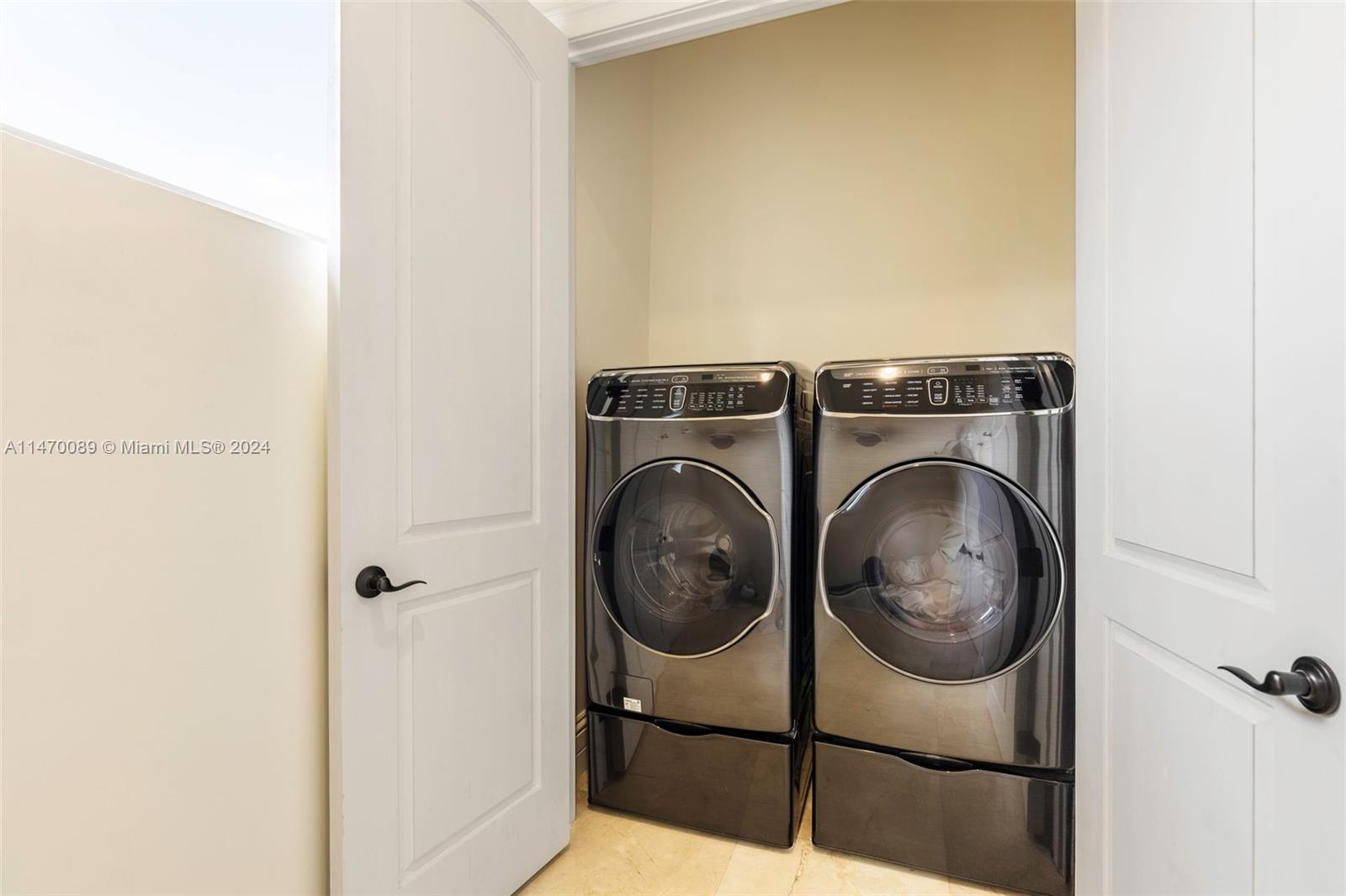 8860 112th St, Miami, FL, 33176 United States, 7 Bedrooms Bedrooms, ,7 BathroomsBathrooms,Residential,For Sale,112th St,A11470089