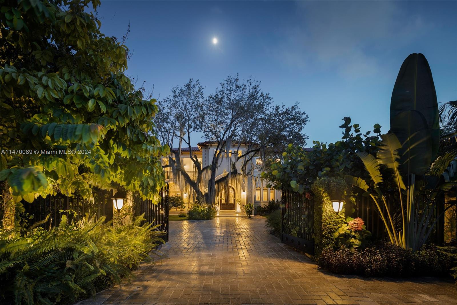 8860 112th St, Miami, FL, 33176 United States, 7 Bedrooms Bedrooms, ,7 BathroomsBathrooms,Residential,For Sale,112th St,A11470089