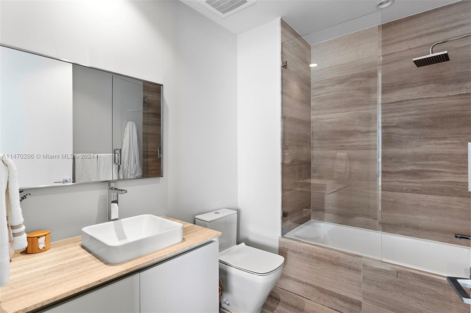 5775 Collins Ave, Miami Beach, FL, 33140 United States, 2 Bedrooms Bedrooms, ,2 BathroomsBathrooms,Residential,For Sale,Collins Ave,A11470206