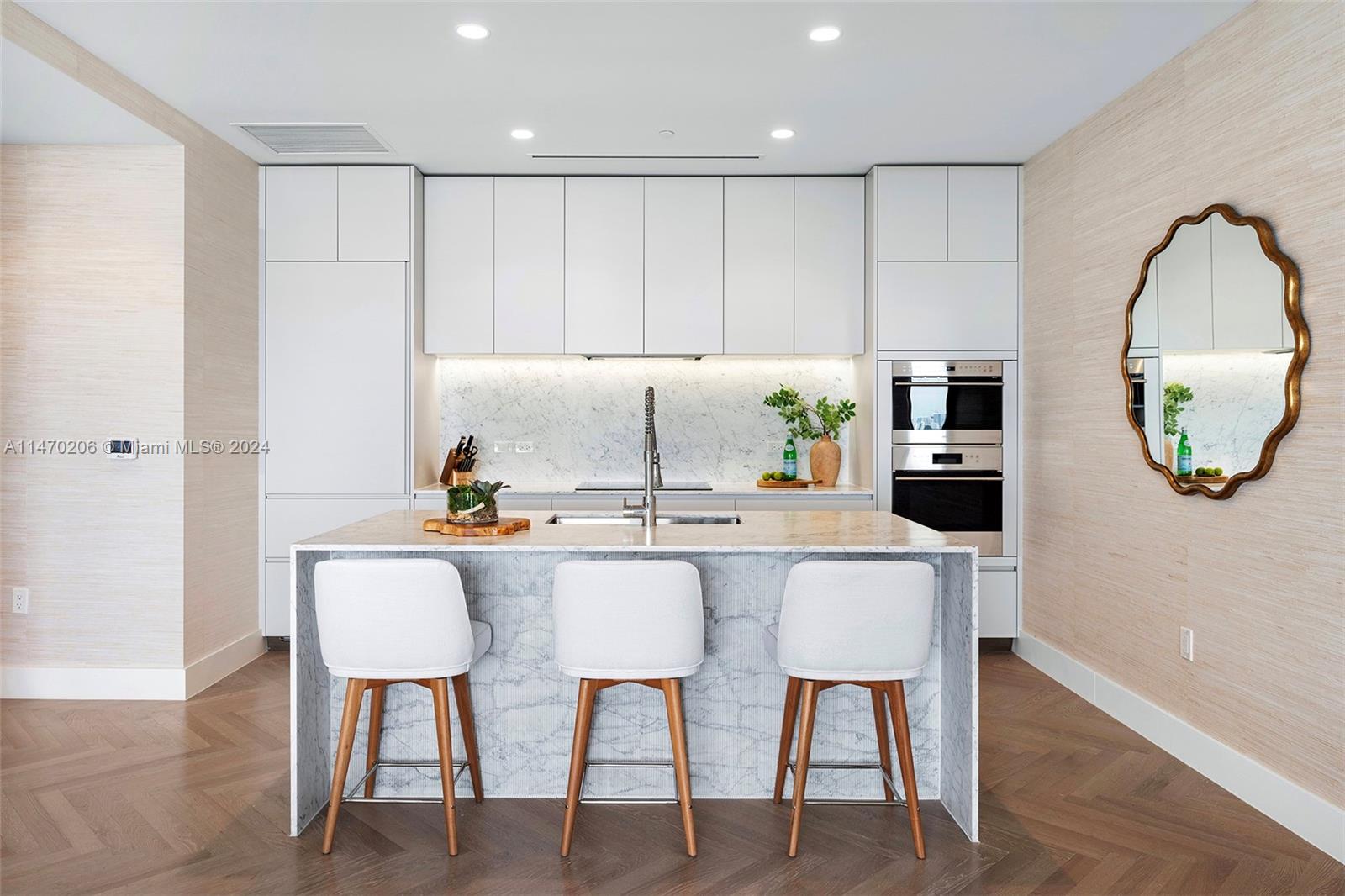 5775 Collins Ave, Miami Beach, FL, 33140 United States, 2 Bedrooms Bedrooms, ,2 BathroomsBathrooms,Residential,For Sale,Collins Ave,A11470206