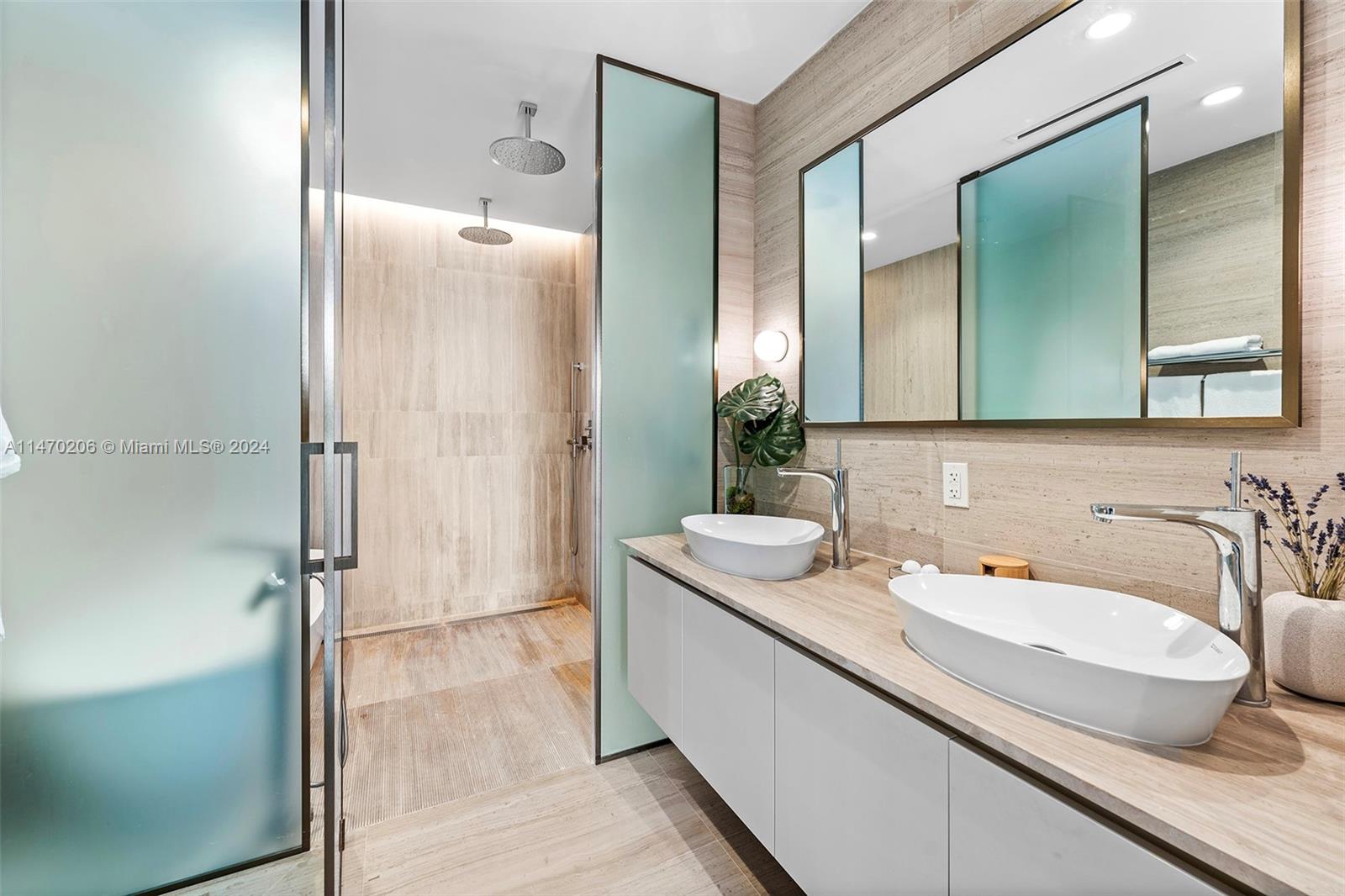 5775 Collins Ave, Miami Beach, FL, 33140 United States, 2 Bedrooms Bedrooms, ,2 BathroomsBathrooms,Residential,For Sale,Collins Ave,A11470206