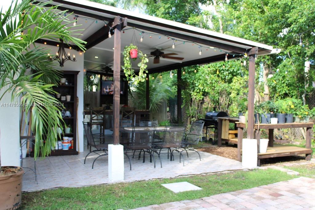 359 NE 32nd Ter, Homestead, Florida 33033, 5 Bedrooms Bedrooms, 8 Rooms Rooms,3 BathroomsBathrooms,Residential,For Sale,359 NE 32nd Ter,A11470595