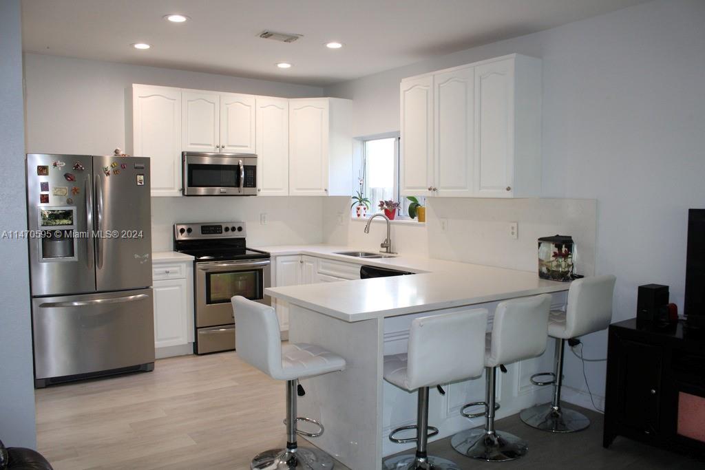 359 NE 32nd Ter, Homestead, Florida 33033, 5 Bedrooms Bedrooms, 8 Rooms Rooms,3 BathroomsBathrooms,Residential,For Sale,359 NE 32nd Ter,A11470595