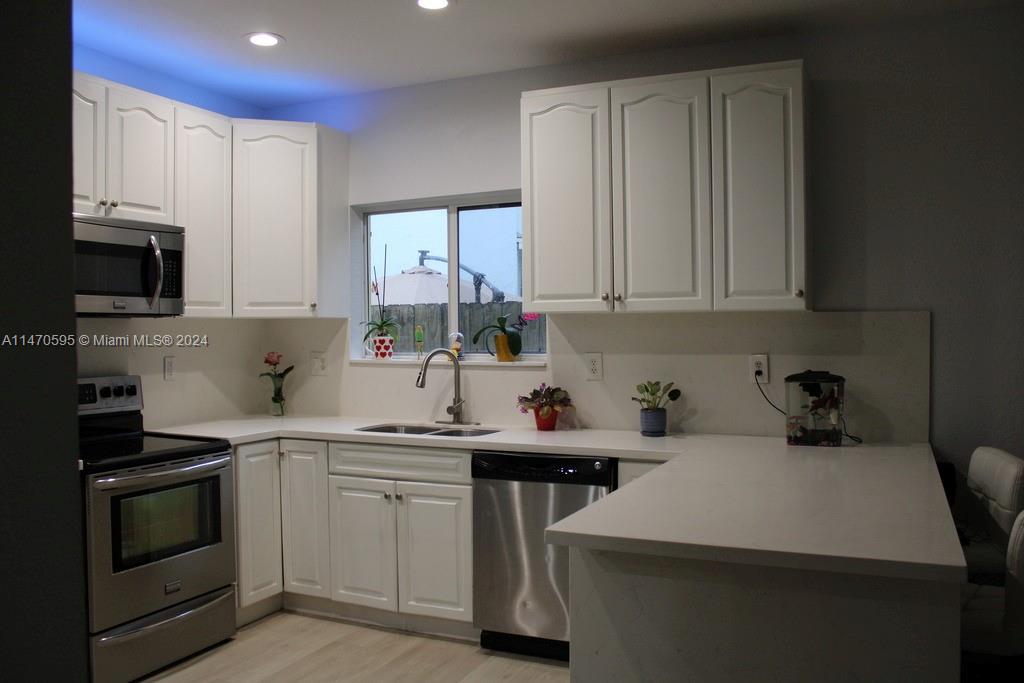 359 NE 32nd Ter, Homestead, Florida 33033, 5 Bedrooms Bedrooms, 8 Rooms Rooms,3 BathroomsBathrooms,Residential,For Sale,359 NE 32nd Ter,A11470595