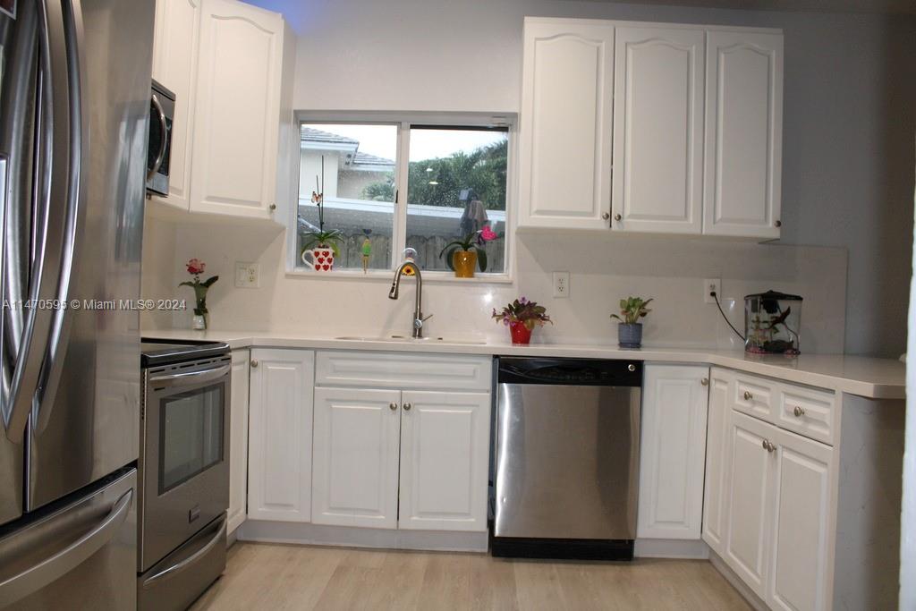 359 NE 32nd Ter, Homestead, Florida 33033, 5 Bedrooms Bedrooms, 8 Rooms Rooms,3 BathroomsBathrooms,Residential,For Sale,359 NE 32nd Ter,A11470595