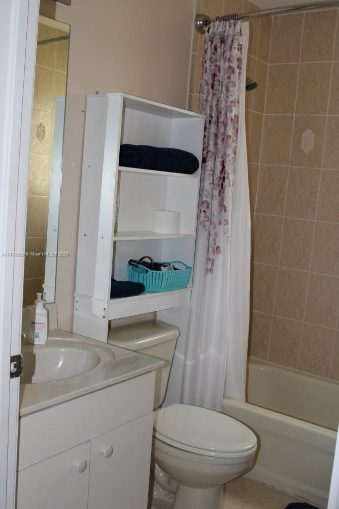 359 NE 32nd Ter, Homestead, Florida 33033, 5 Bedrooms Bedrooms, 8 Rooms Rooms,3 BathroomsBathrooms,Residential,For Sale,359 NE 32nd Ter,A11470595