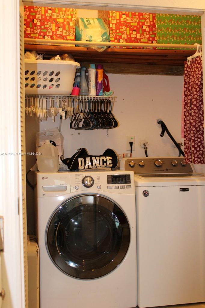 359 NE 32nd Ter, Homestead, Florida 33033, 5 Bedrooms Bedrooms, 8 Rooms Rooms,3 BathroomsBathrooms,Residential,For Sale,359 NE 32nd Ter,A11470595