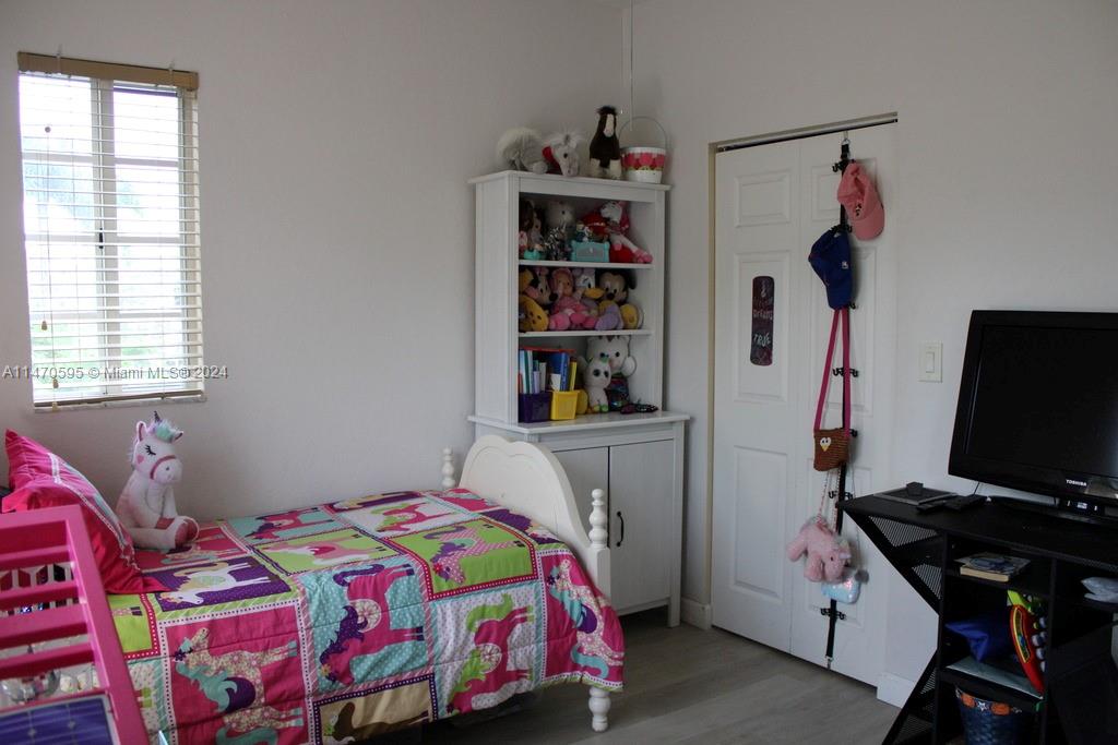 359 NE 32nd Ter, Homestead, Florida 33033, 5 Bedrooms Bedrooms, 8 Rooms Rooms,3 BathroomsBathrooms,Residential,For Sale,359 NE 32nd Ter,A11470595