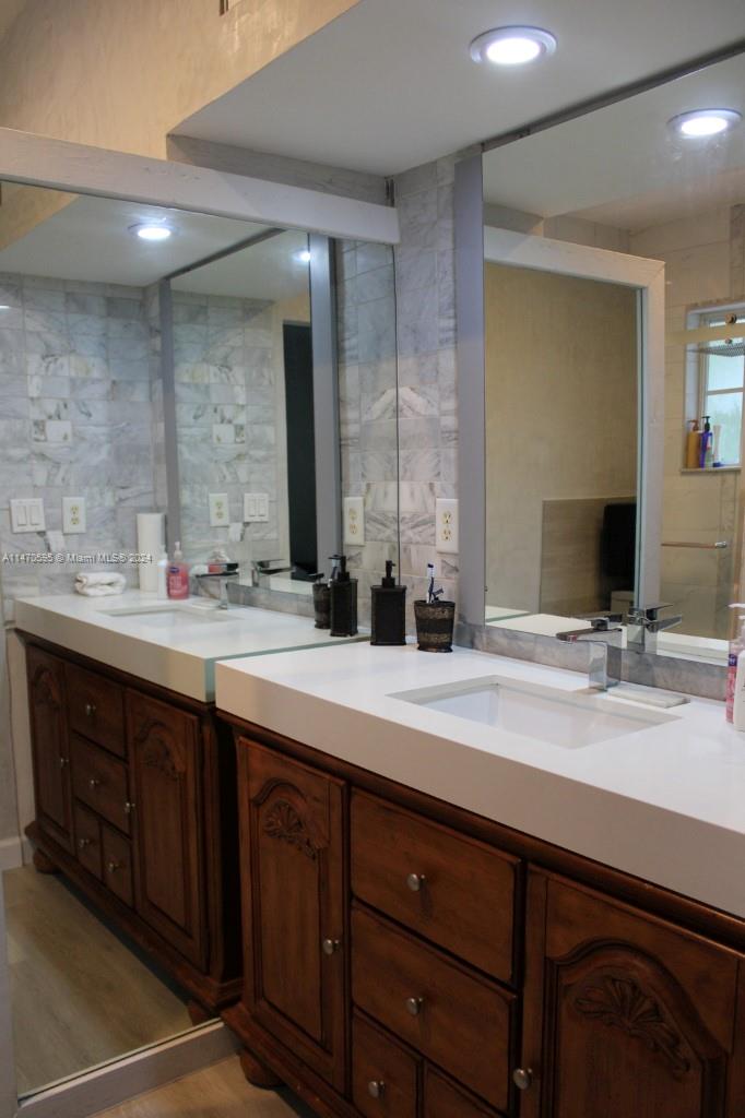 359 NE 32nd Ter, Homestead, Florida 33033, 5 Bedrooms Bedrooms, 8 Rooms Rooms,3 BathroomsBathrooms,Residential,For Sale,359 NE 32nd Ter,A11470595