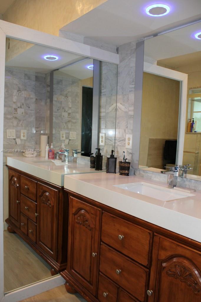 359 NE 32nd Ter, Homestead, Florida 33033, 5 Bedrooms Bedrooms, 8 Rooms Rooms,3 BathroomsBathrooms,Residential,For Sale,359 NE 32nd Ter,A11470595