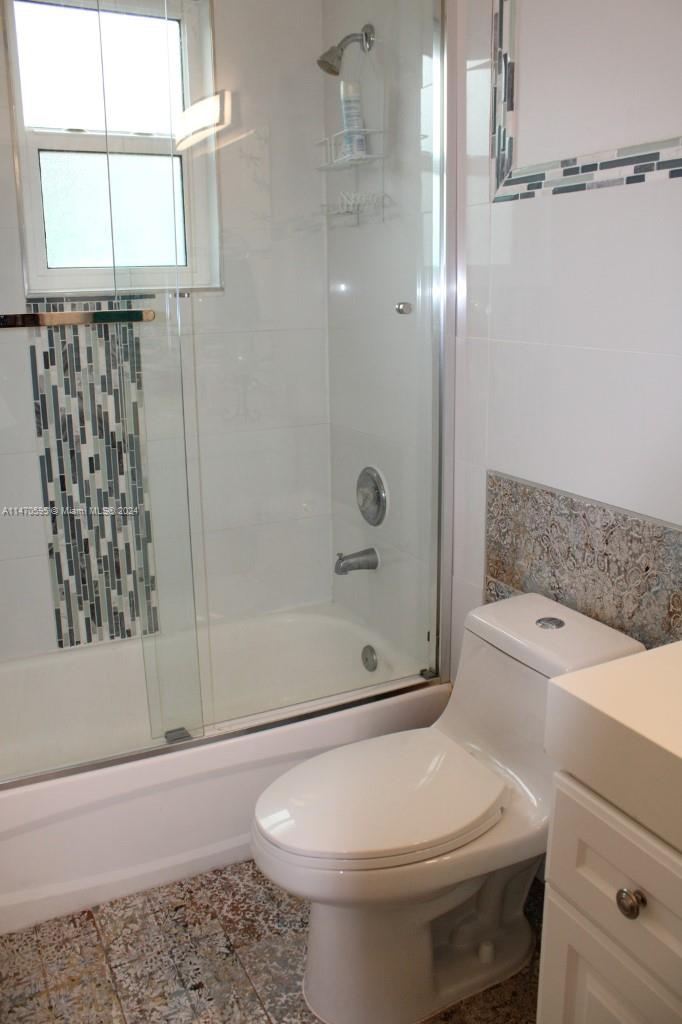 359 NE 32nd Ter, Homestead, Florida 33033, 5 Bedrooms Bedrooms, 8 Rooms Rooms,3 BathroomsBathrooms,Residential,For Sale,359 NE 32nd Ter,A11470595