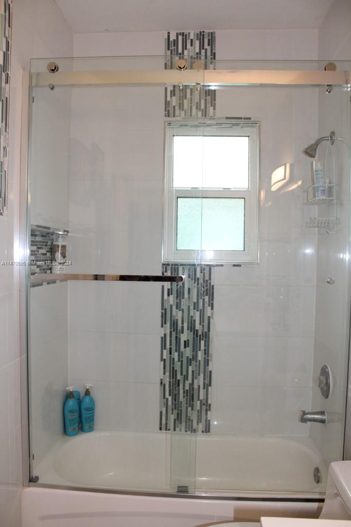 359 NE 32nd Ter, Homestead, Florida 33033, 5 Bedrooms Bedrooms, 8 Rooms Rooms,3 BathroomsBathrooms,Residential,For Sale,359 NE 32nd Ter,A11470595