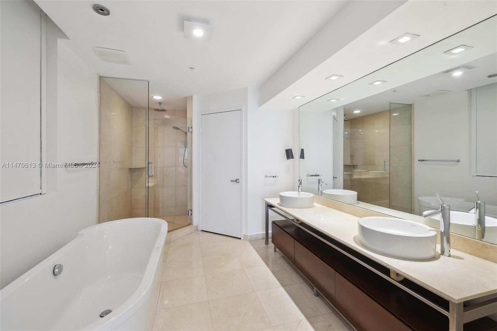 16275 Collins Ave, Sunny Isles Beach, FL, 33160 United States, 3 Bedrooms Bedrooms, ,3 BathroomsBathrooms,Residential,For Sale,Collins Ave,A11470613