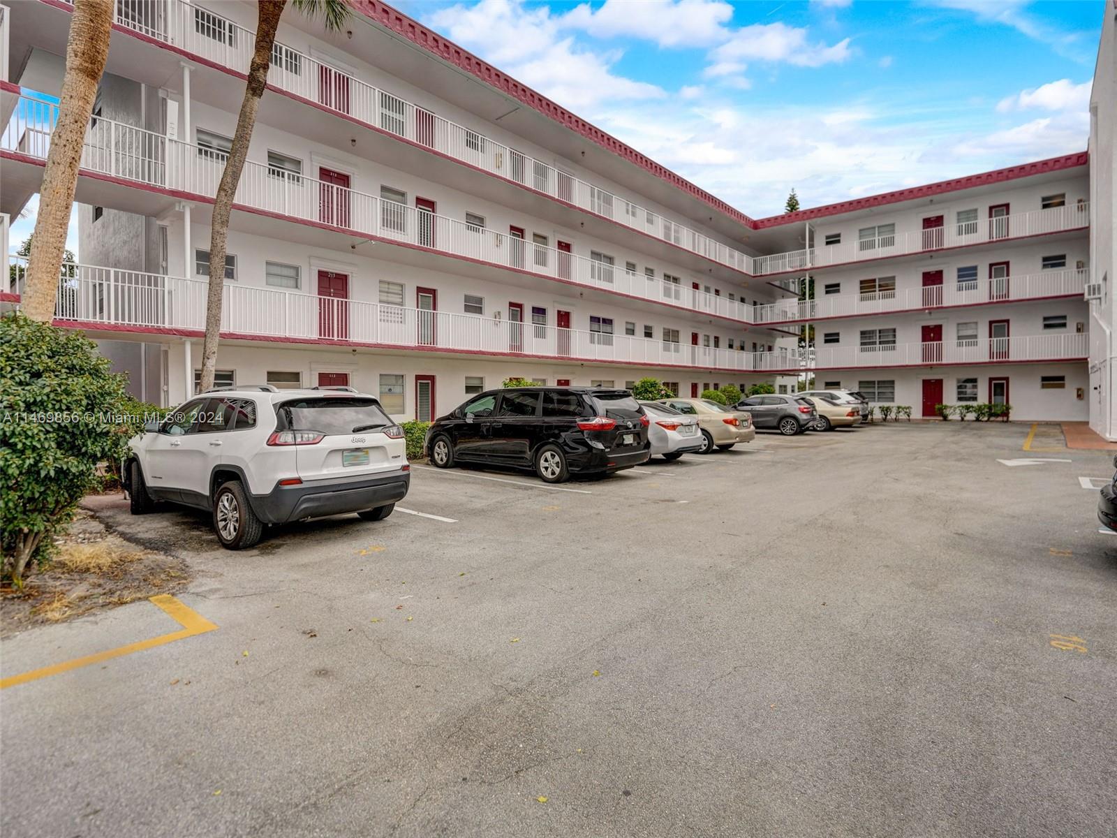 4270 NW 40th St 313, Lauderdale Lakes, Florida 33319, 1 Bedroom Bedrooms, ,1 BathroomBathrooms,Residential,For Sale,4270 NW 40th St 313,A11469856