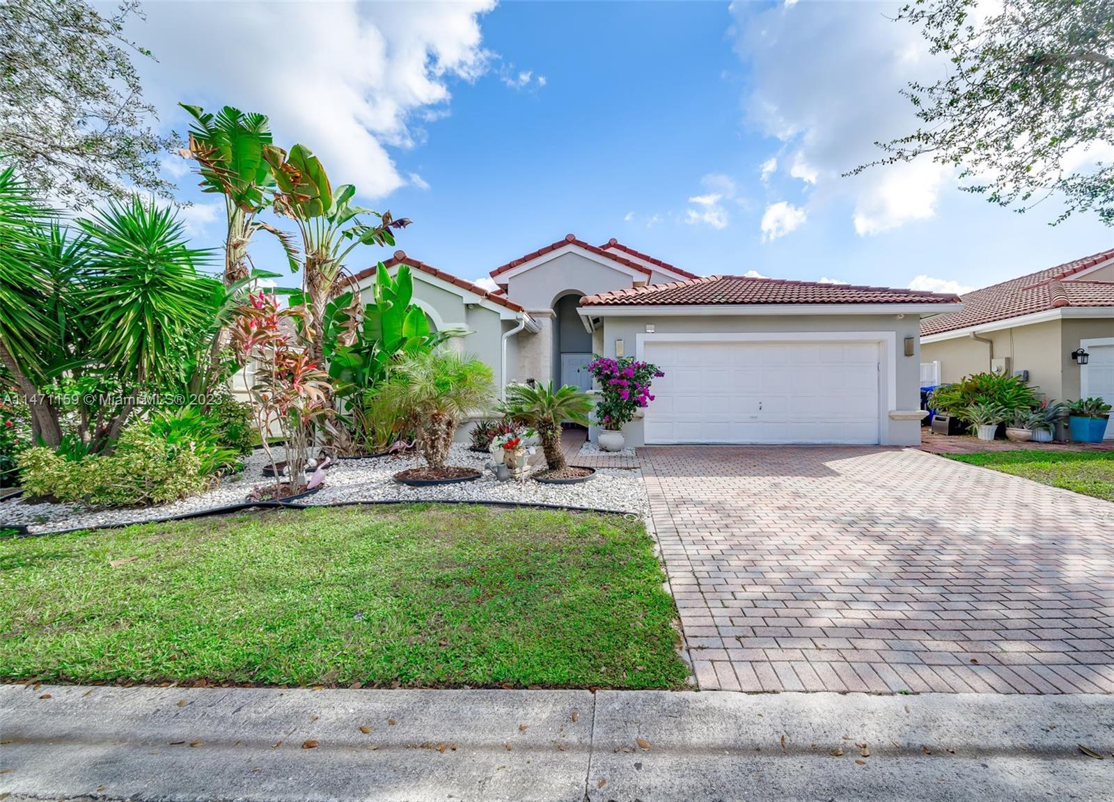 5032 SW 34th Ter  For Sale A11471159, FL