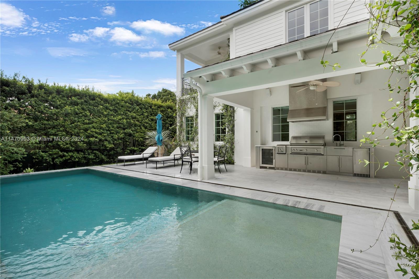 402 Vittorio Ave, Coral Gables, Florida 33146, 4 Bedrooms Bedrooms, ,4 BathroomsBathrooms,Residential,For Sale,402 Vittorio Ave,A11470993