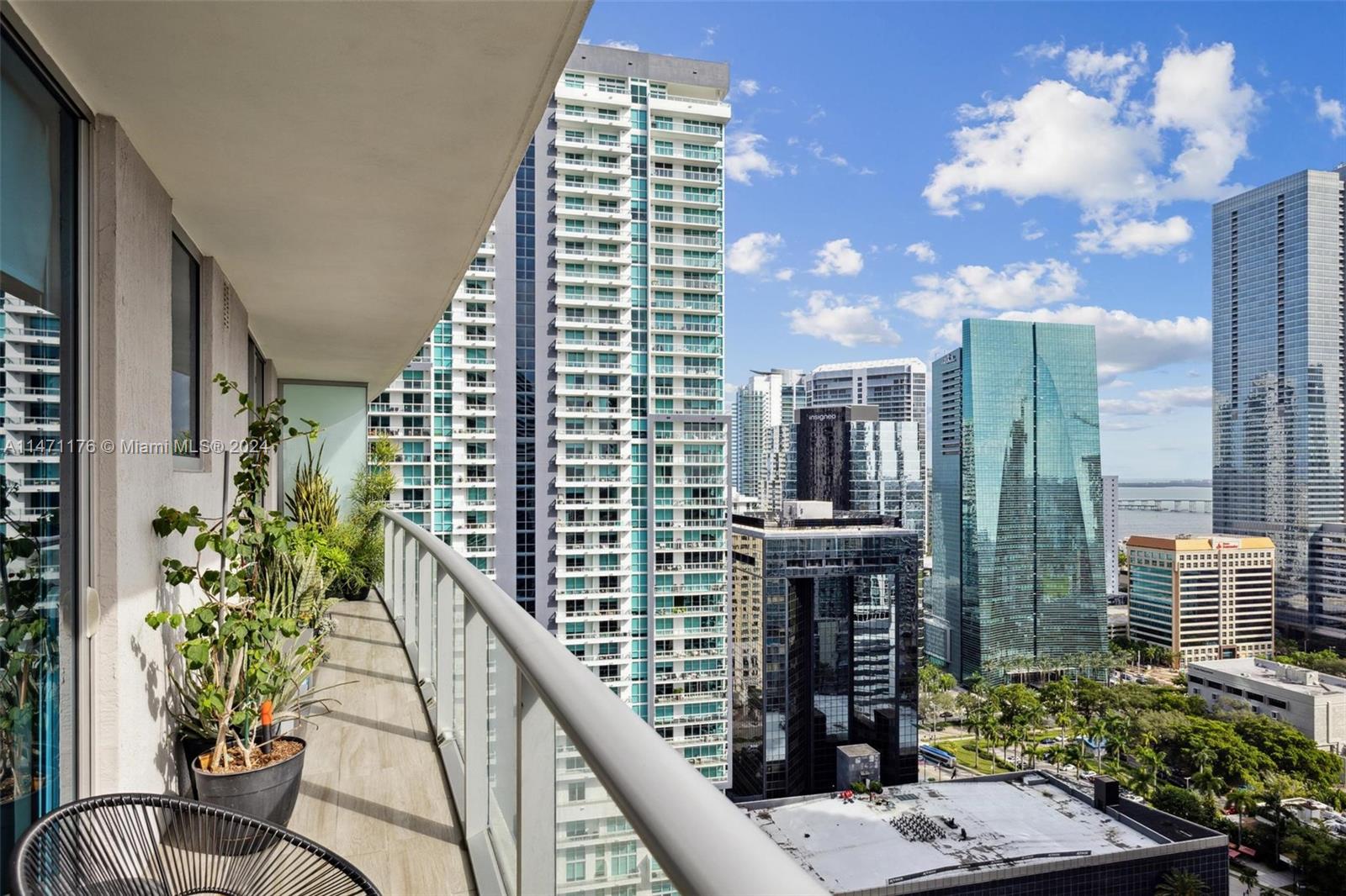 Beautiful 2 bed / 2 bath residence at Millecento offers the essence of luxury living in the vibrant Brickell neighborhood. Contemporary Design with open kitchen and  top-of-the-line appliances.
Spectacular views of the surrounding cityscape, providing a true sense of urban living. Located in the heart of Brickell, just steps away from the world-class shopping and dining experience at Brickell City Centre. Residents can enjoy a wide array of amenities, including a rooftop pool, library, gym, movie theater, and social room. MILLECENTO  is more than just a residence; it's a lifestyle. It's a place where you can live, work, and play, all within the vibrant atmosphere of Brickell. If you're looking for a luxurious urban experience, this property is worth considering.