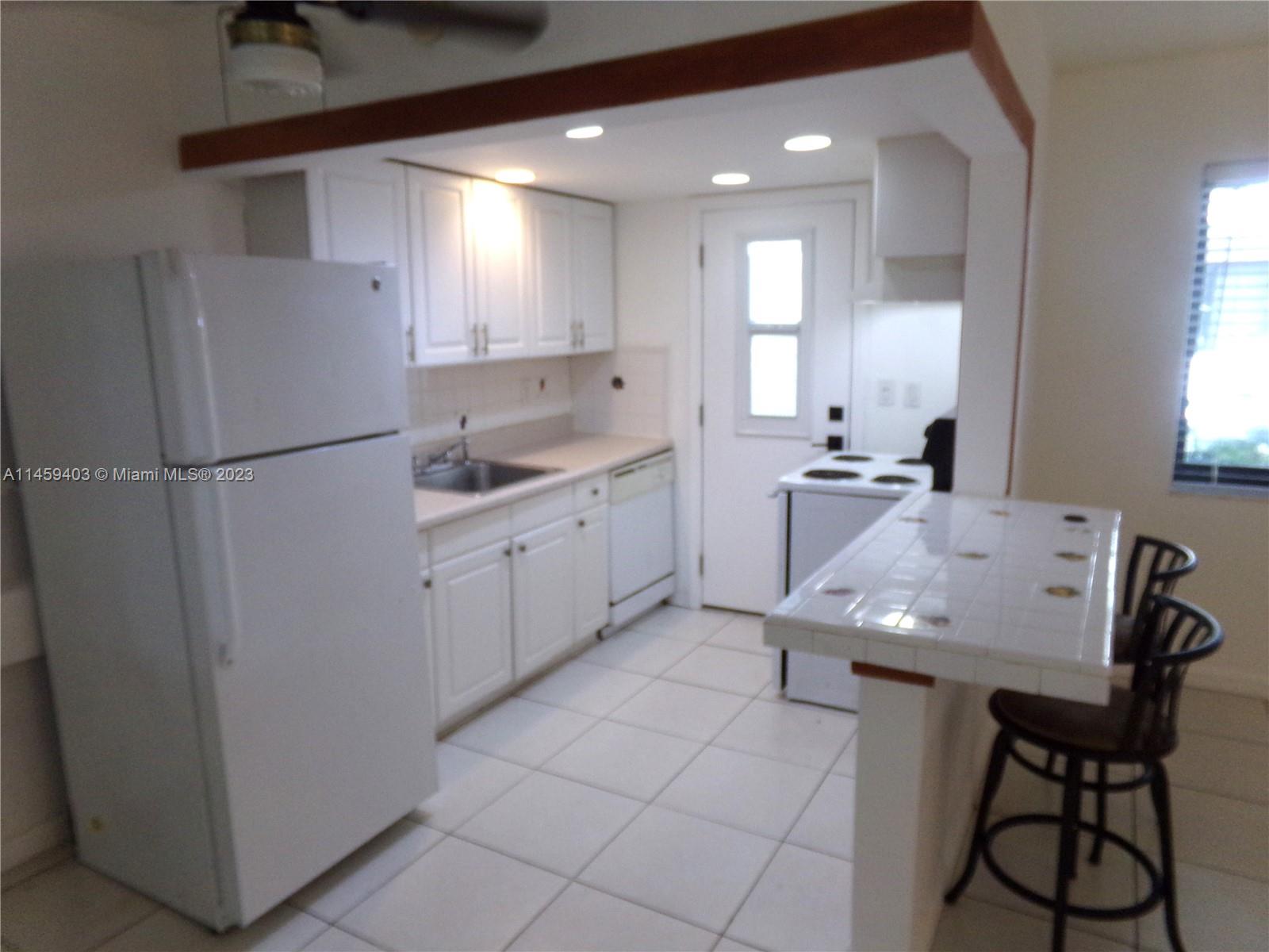 3242 Mary St S114, Miami, Florida 33133, 1 Bedroom Bedrooms, ,1 BathroomBathrooms,Residentiallease,For Rent,3242 Mary St S114,A11459403