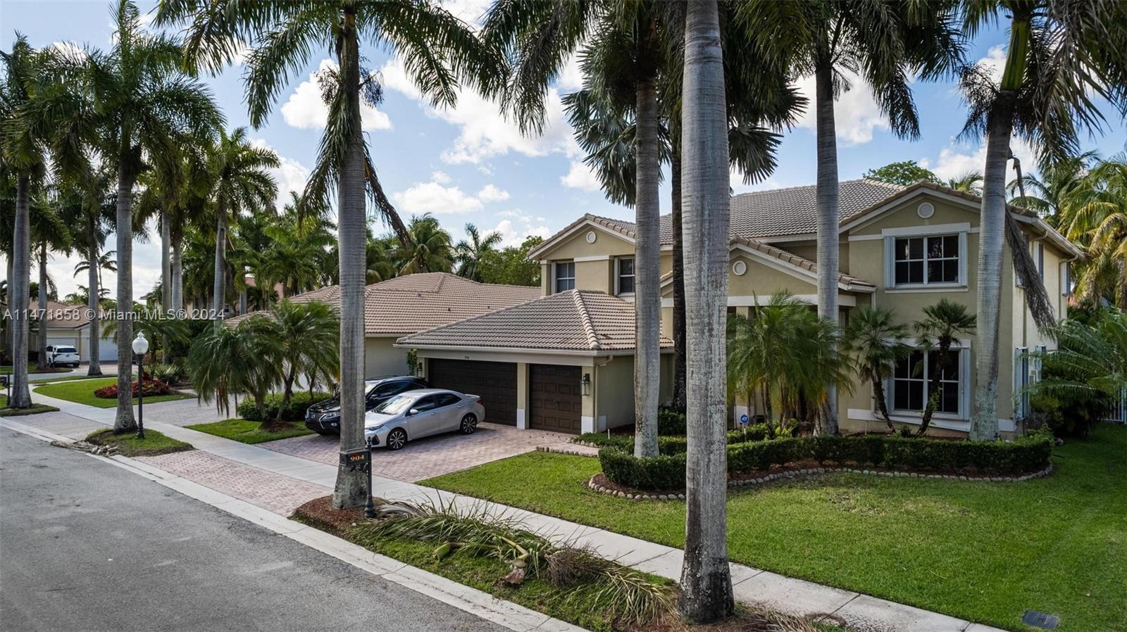 904 Stillwater Ct, Weston, Florida 33327, 5 Bedrooms Bedrooms, ,4 BathroomsBathrooms,Residential,For Sale,904 Stillwater Ct,A11471858
