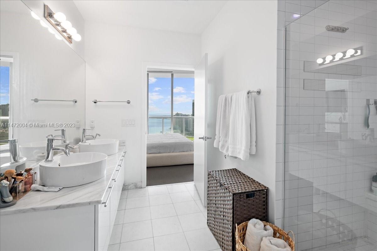 888 Biscayne Blvd 4801, Miami, Florida 33132, 2 Bedrooms Bedrooms, ,2 BathroomsBathrooms,Residential,For Sale,888 Biscayne Blvd 4801,A11472004