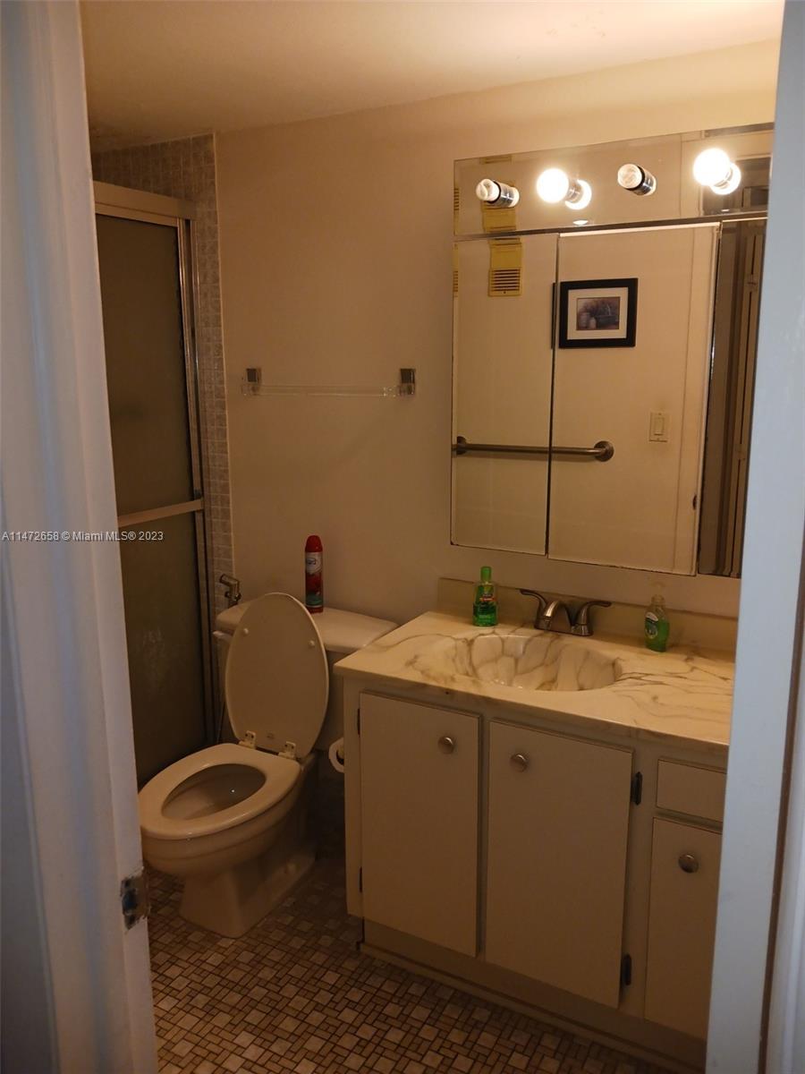 SECOND FULL BATHROOM