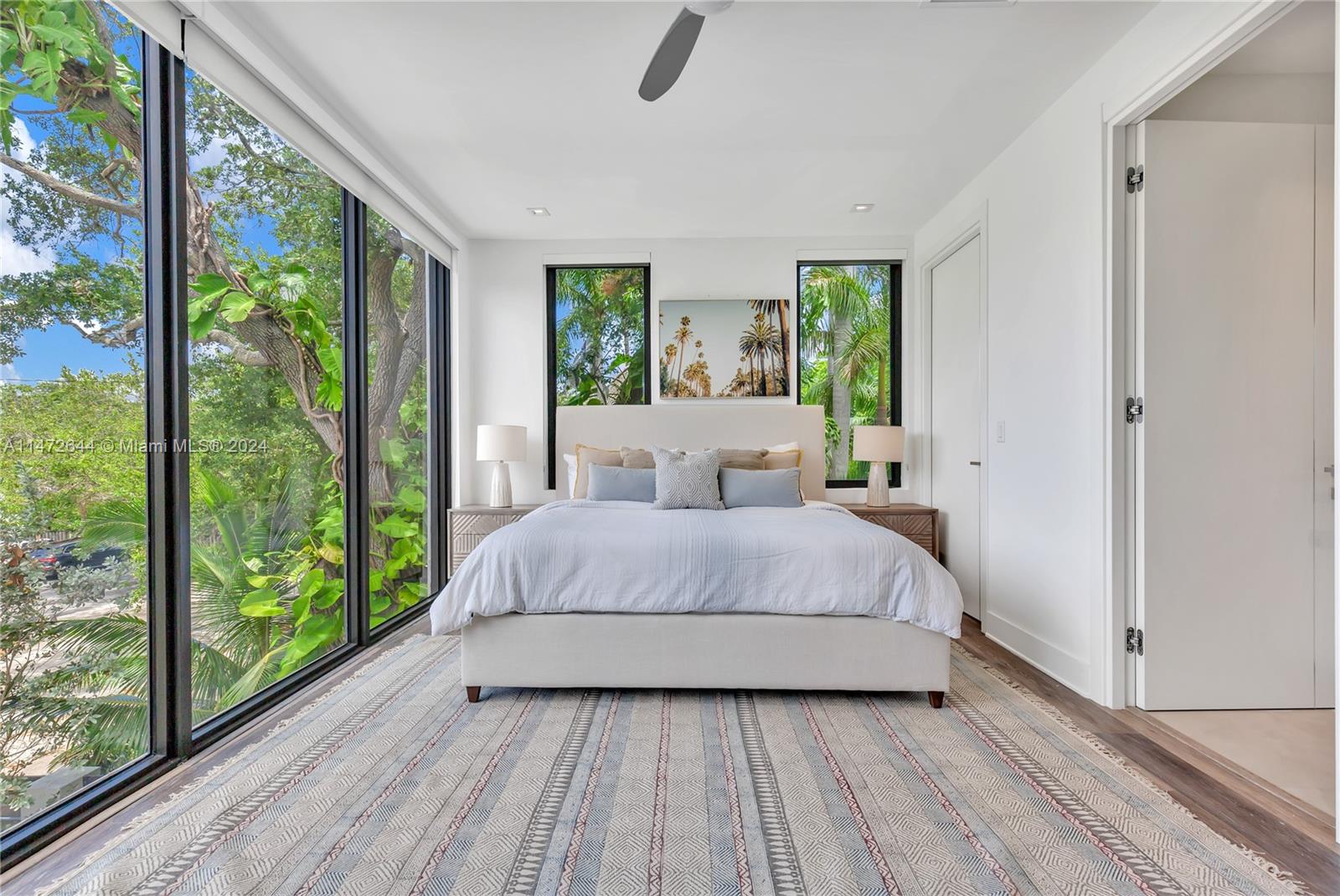 2nd master suite (upstairs)