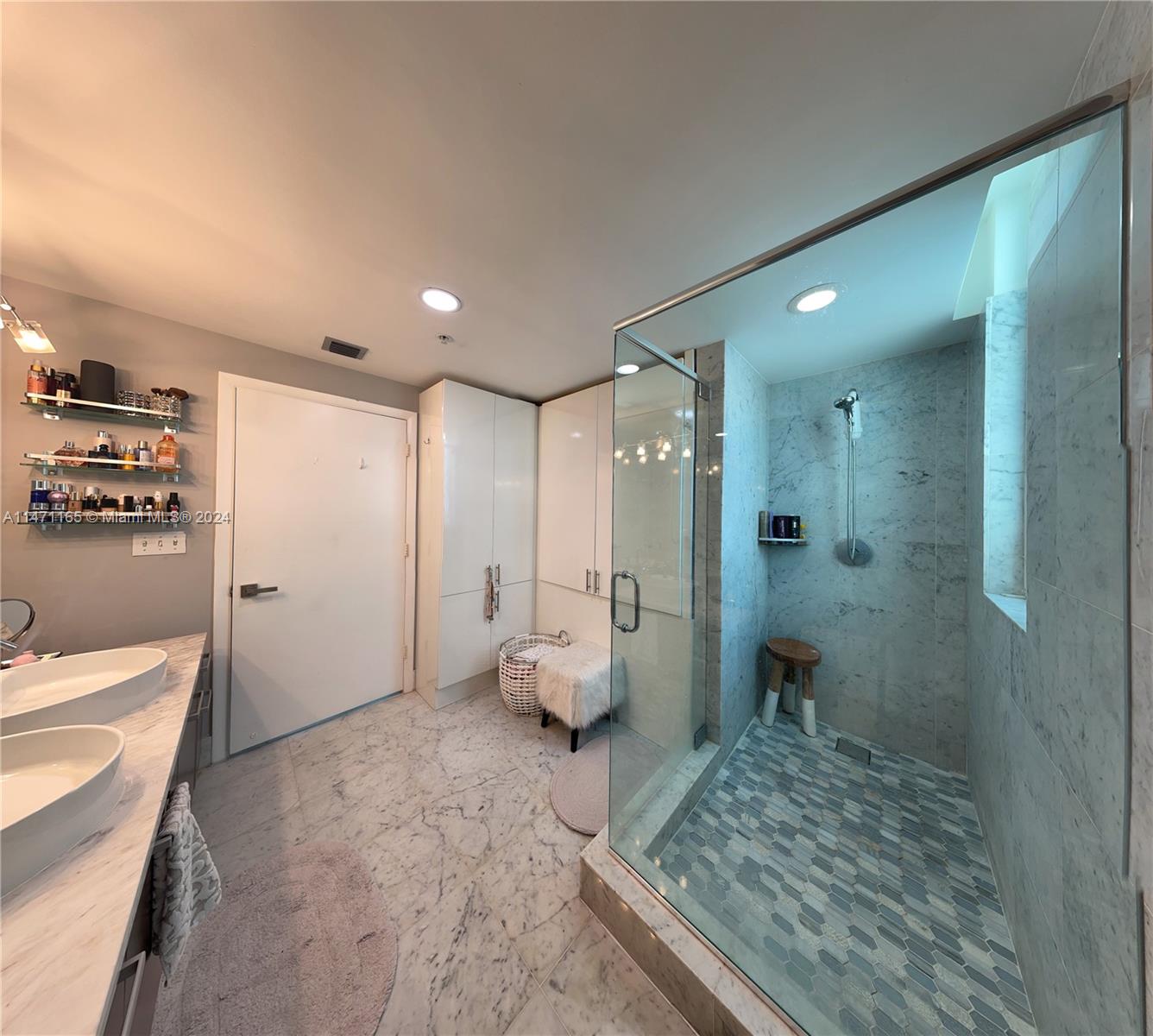 253 NE 2nd St 1003, Miami, Florida 33132, 2 Bedrooms Bedrooms, ,2 BathroomsBathrooms,Residential,For Sale,253 NE 2nd St 1003,A11471165