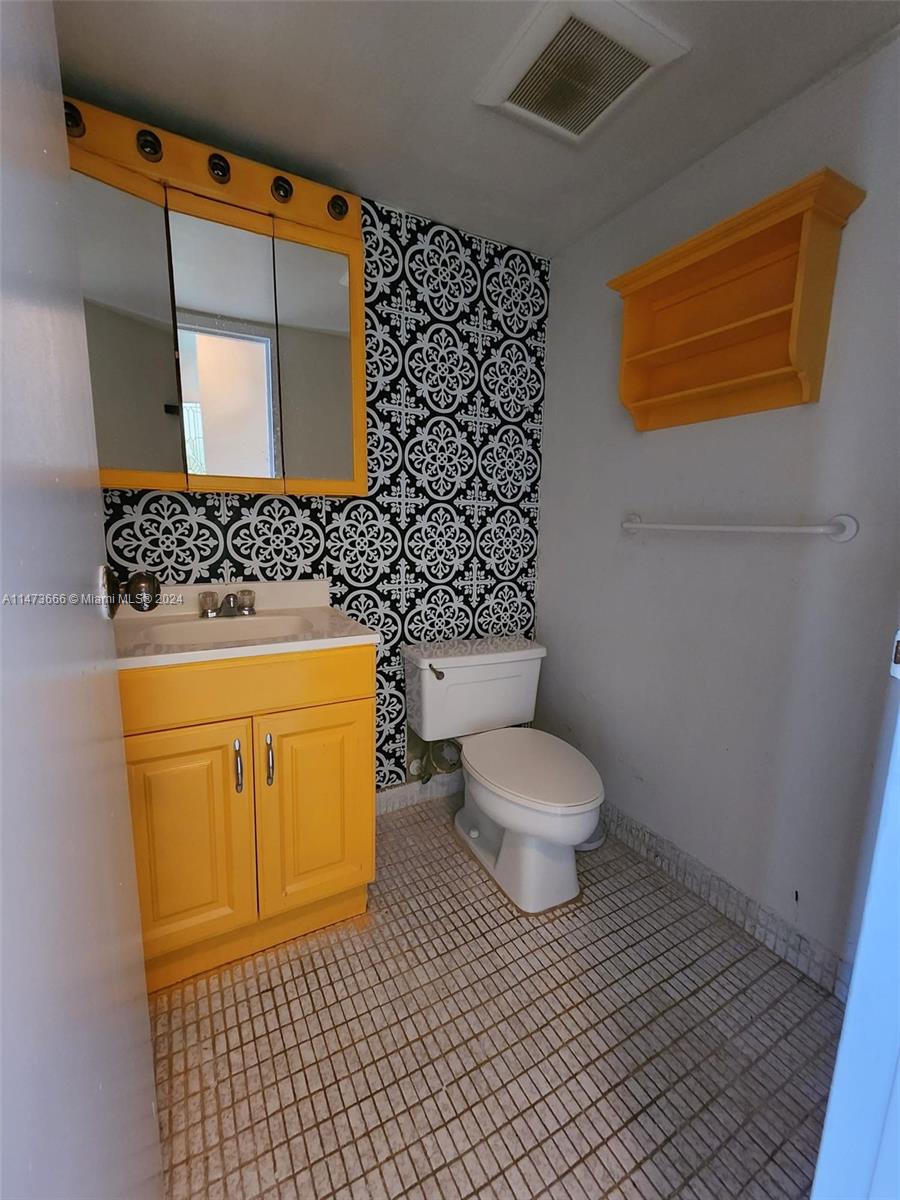 6937 Bay Dr 510, Miami Beach, Florida 33141, 1 Bedroom Bedrooms, ,1 BathroomBathrooms,Residential,For Sale,6937 Bay Dr 510,A11473666