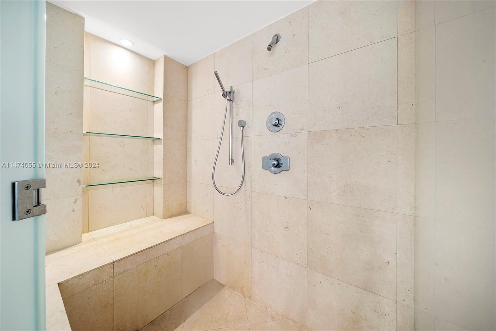 450 Alton Rd 2006, Miami Beach, Florida 33139, 2 Bedrooms Bedrooms, ,2 BathroomsBathrooms,Residentiallease,For Rent,450 Alton Rd 2006,A11474055