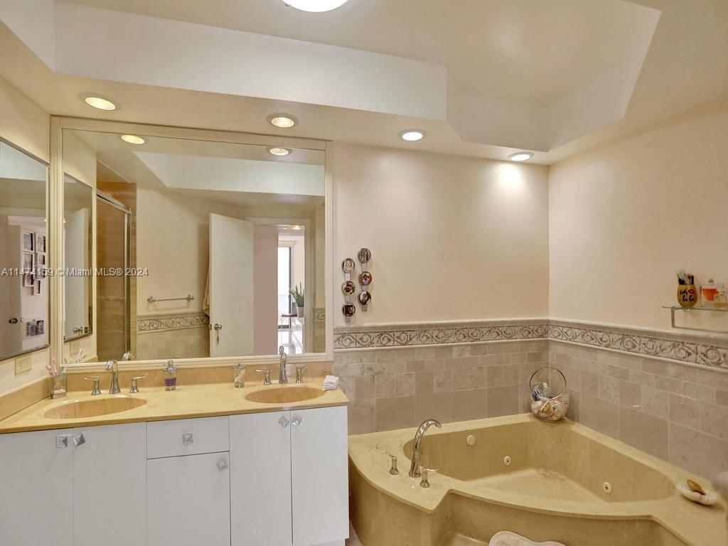 20281 Country Club Dr, Aventura, FL, 33180 United States, 2 Bedrooms Bedrooms, ,2 BathroomsBathrooms,Residential,For Sale,Country Club Dr,A11474159