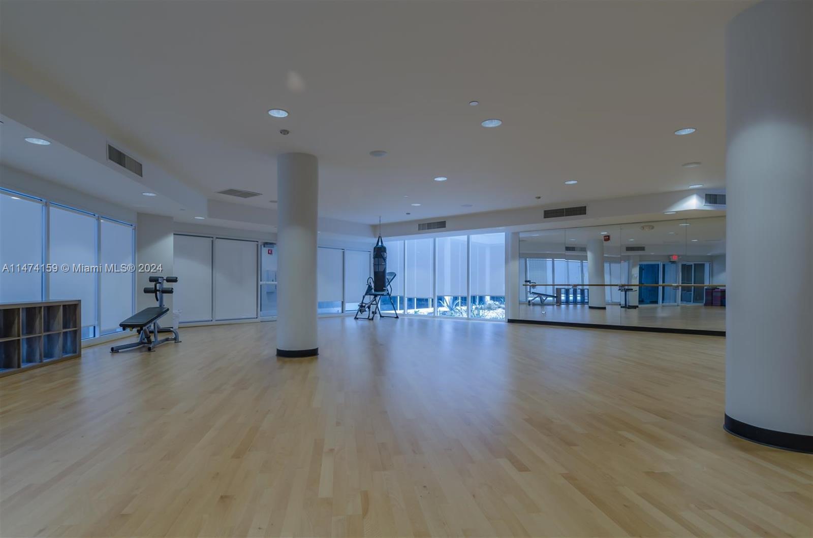 20281 Country Club Dr, Aventura, FL, 33180 United States, 2 Bedrooms Bedrooms, ,2 BathroomsBathrooms,Residential,For Sale,Country Club Dr,A11474159