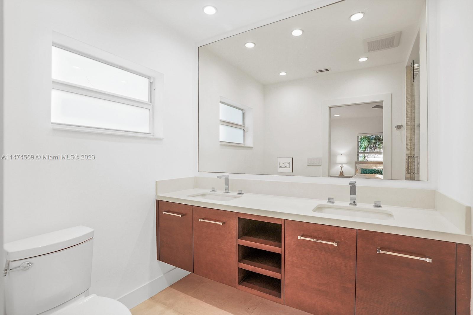 868 NE 100th St 0