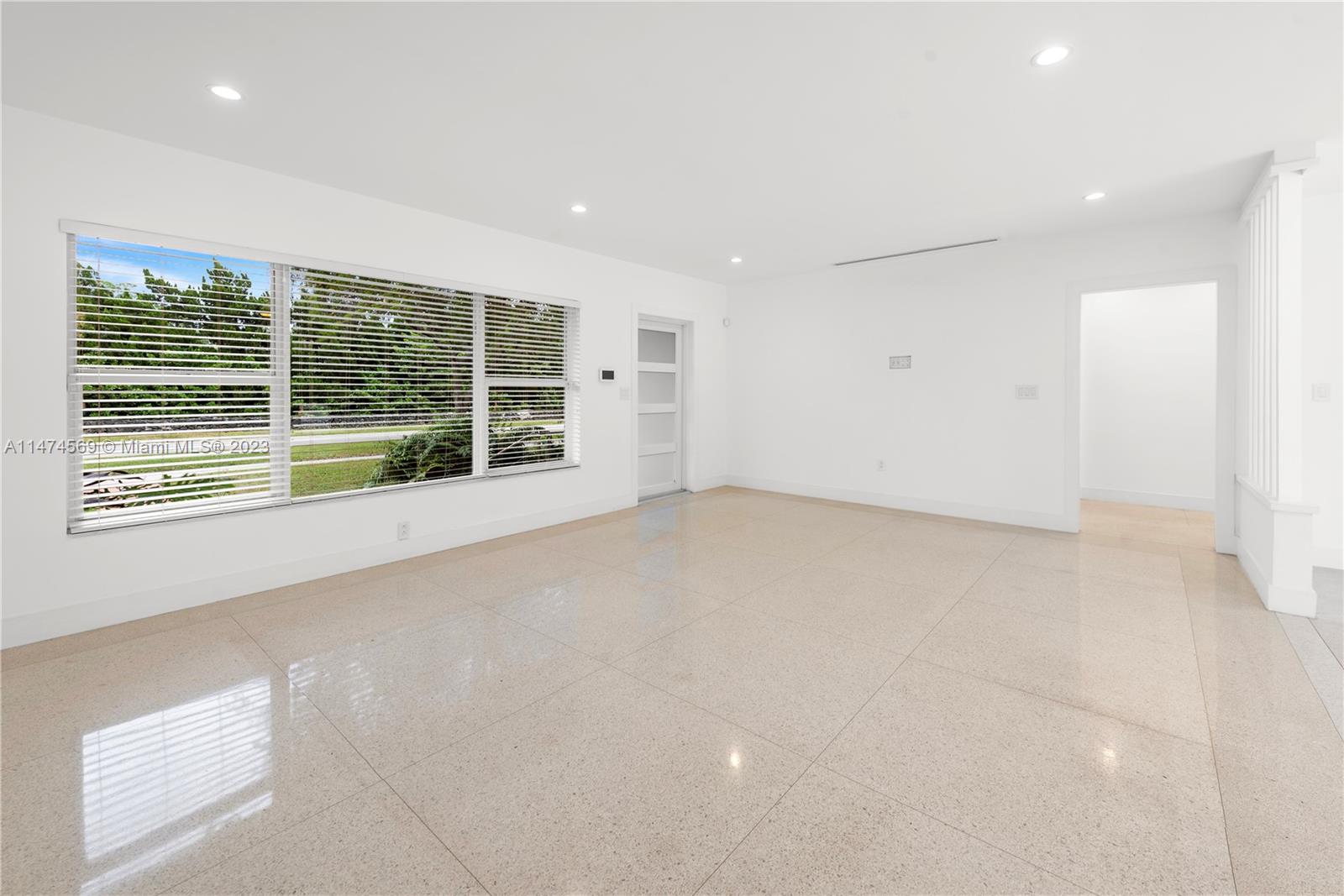 868 NE 100th St 0