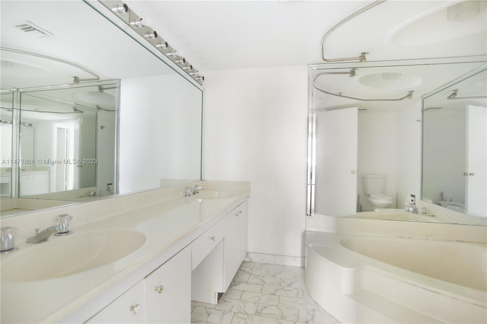 1000 Quayside Ter 809, Miami, Florida 33138, 2 Bedrooms Bedrooms, 1 Room Rooms,2 BathroomsBathrooms,Residential,For Sale,1000 Quayside Ter 809,A11471606