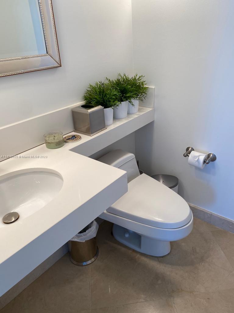 1000 S Pointe Dr 405, Miami Beach, Florida 33139, 2 Bedrooms Bedrooms, ,2 BathroomsBathrooms,Residentiallease,For Rent,1000 S Pointe Dr 405,A11476025