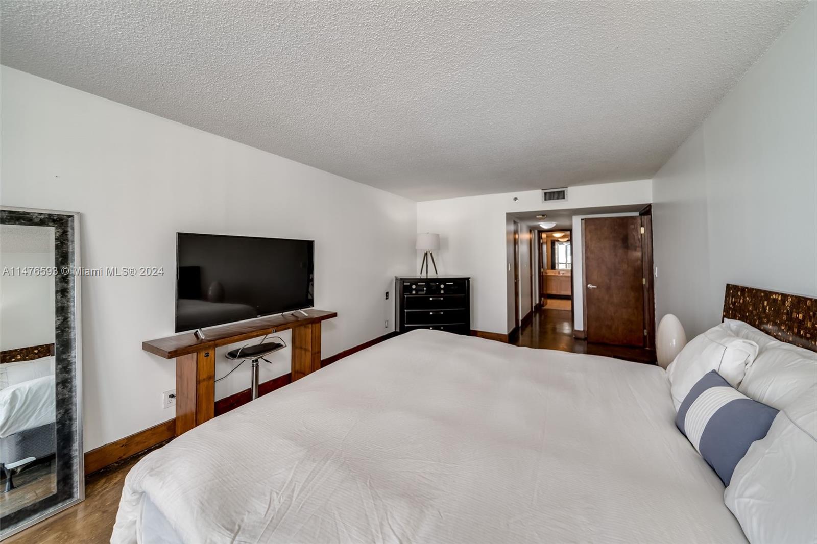 1717 N Bayshore Dr A-1948, Miami, Florida 33132, 1 Bedroom Bedrooms, ,1 BathroomBathrooms,Residentiallease,For Rent,1717 N Bayshore Dr A-1948,A11476593