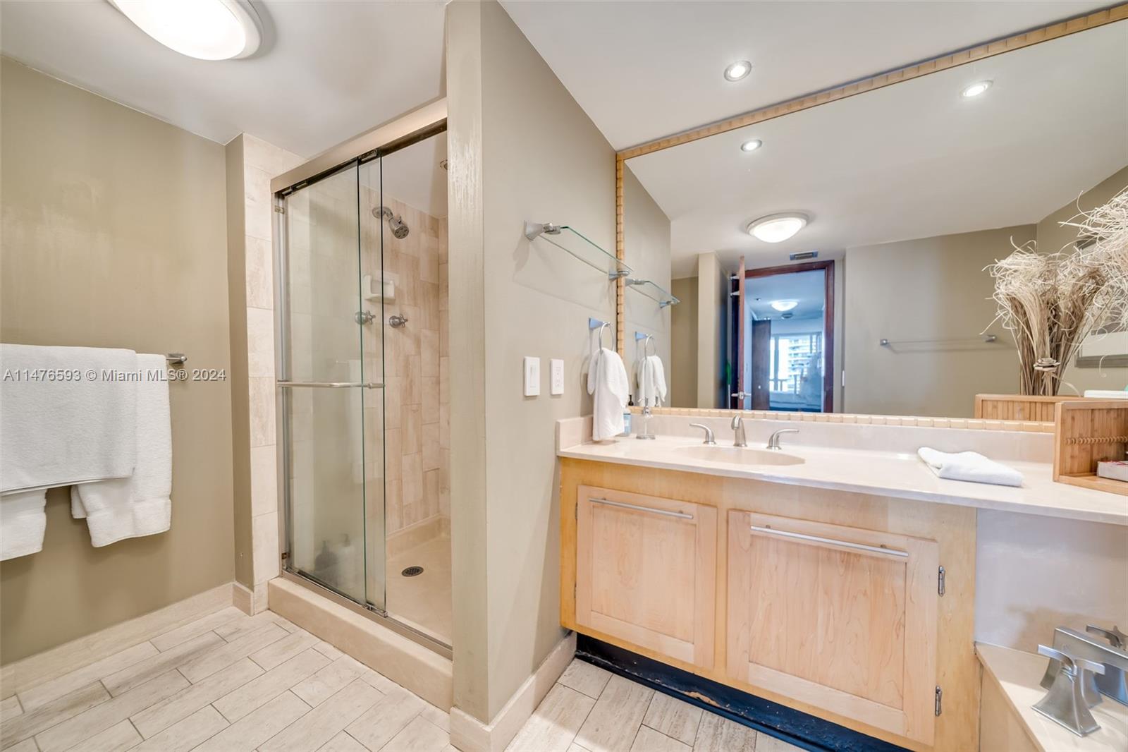 1717 N Bayshore Dr A-1948, Miami, Florida 33132, 1 Bedroom Bedrooms, ,1 BathroomBathrooms,Residentiallease,For Rent,1717 N Bayshore Dr A-1948,A11476593