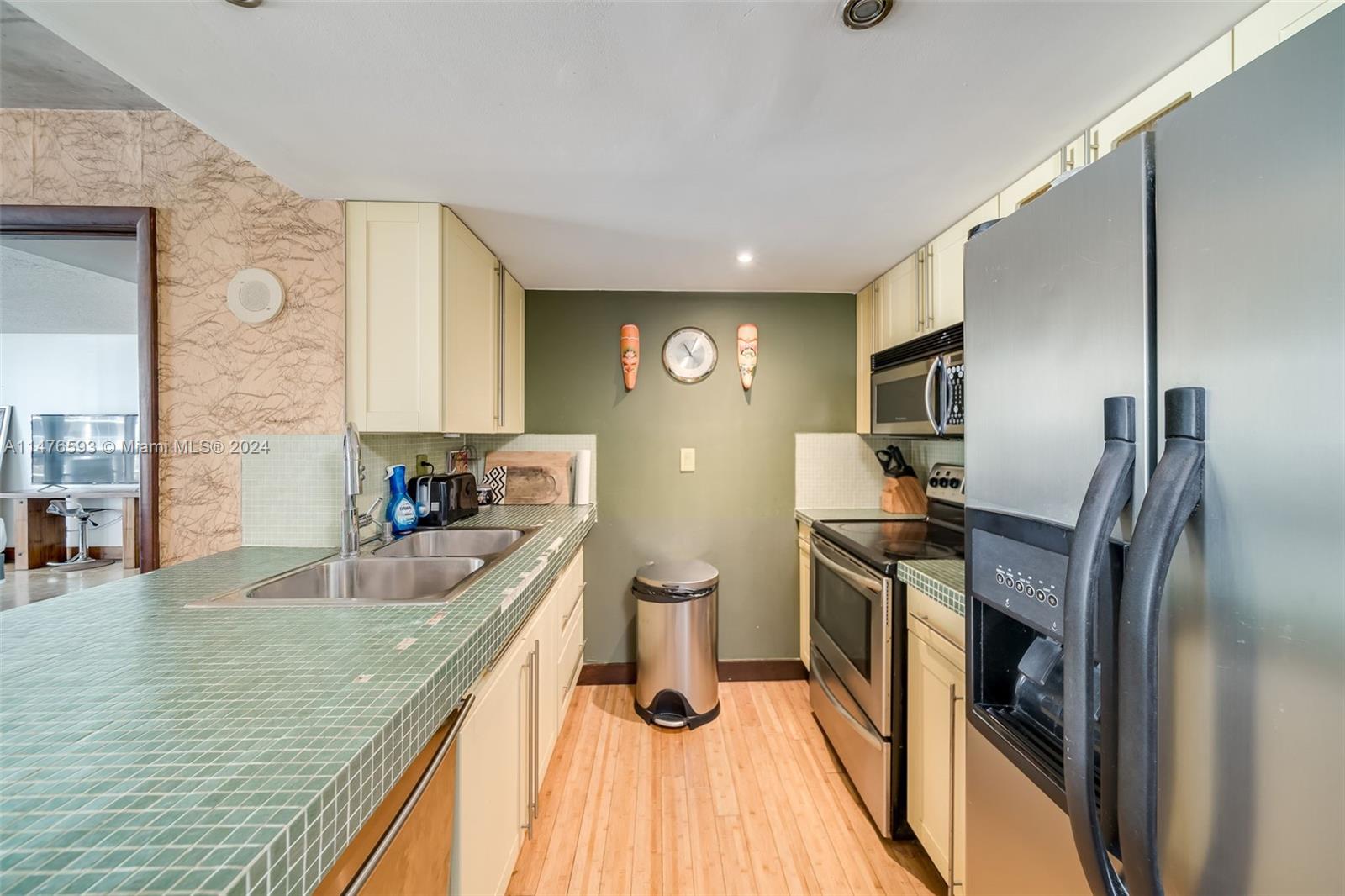 1717 N Bayshore Dr A-1948, Miami, Florida 33132, 1 Bedroom Bedrooms, ,1 BathroomBathrooms,Residentiallease,For Rent,1717 N Bayshore Dr A-1948,A11476593