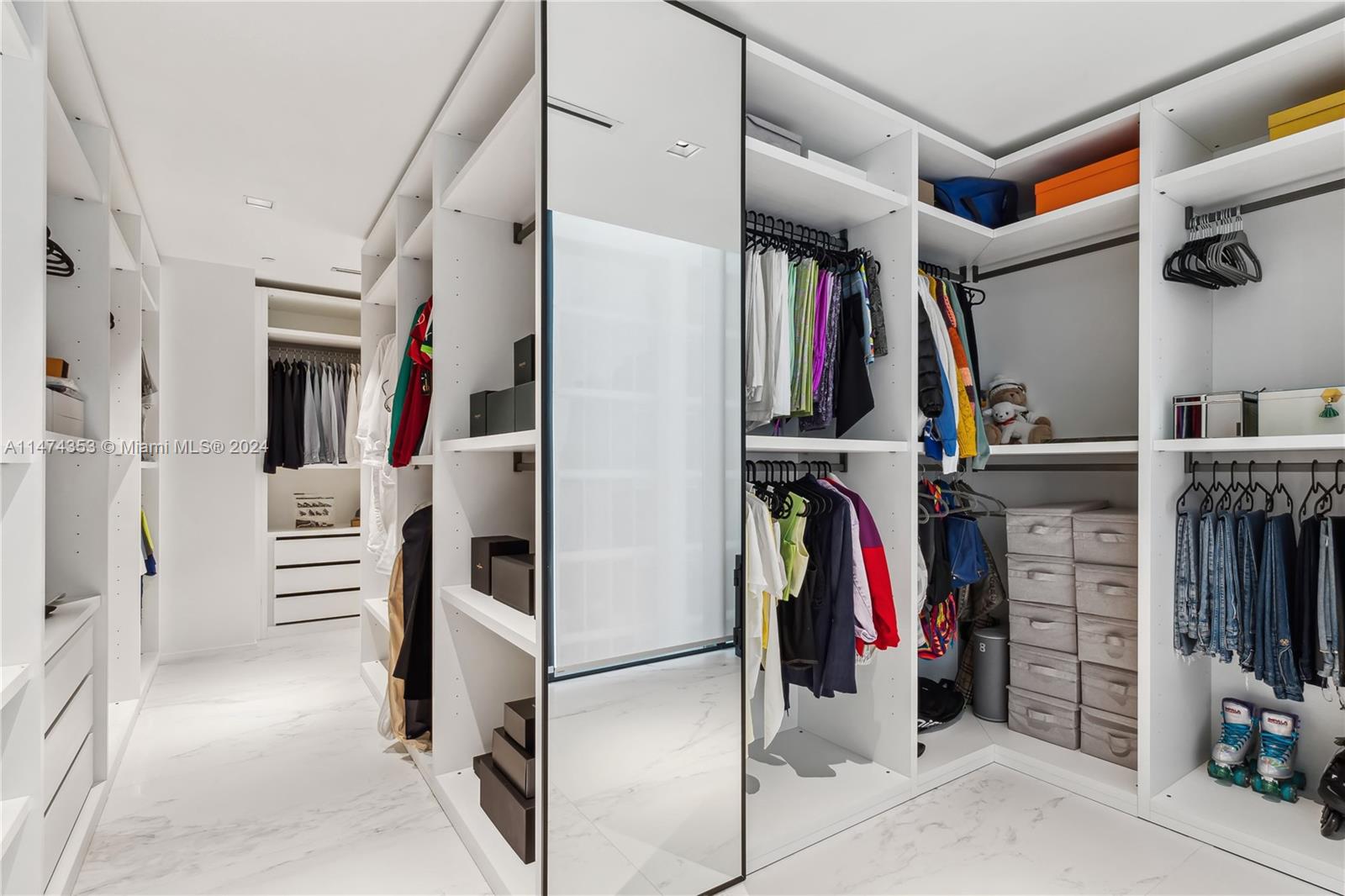 1000 Biscayne Blvd, Miami, FL, 33132 United States, 4 Bedrooms Bedrooms, ,5 BathroomsBathrooms,Residential,For Sale,Biscayne Blvd,A11474353