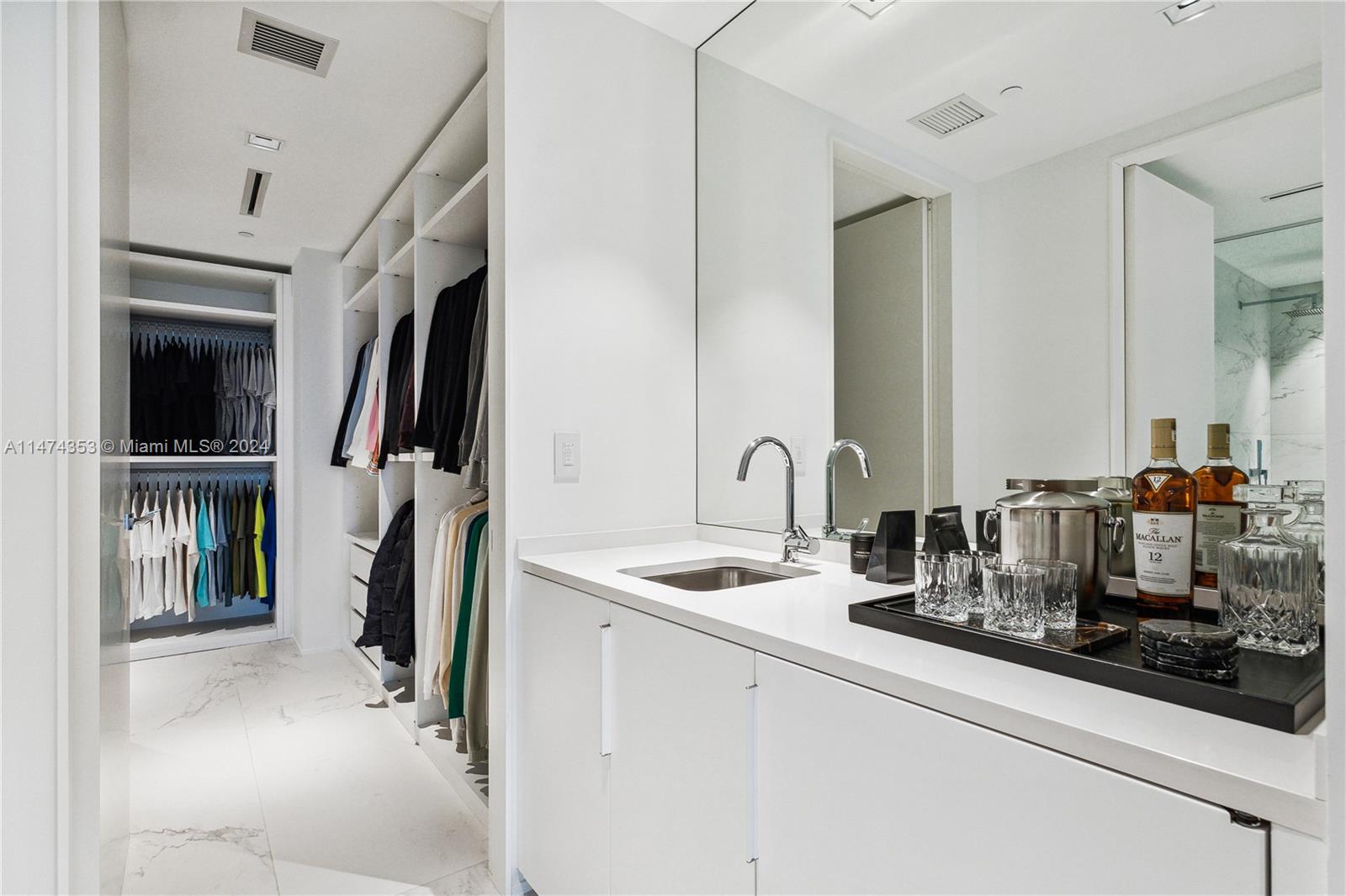 1000 Biscayne Blvd, Miami, FL, 33132 United States, 4 Bedrooms Bedrooms, ,5 BathroomsBathrooms,Residential,For Sale,Biscayne Blvd,A11474353