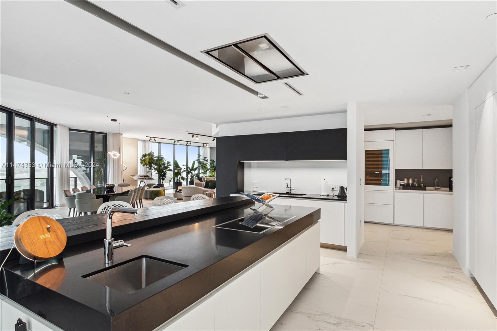 1000 Biscayne Blvd, Miami, FL, 33132 United States, 4 Bedrooms Bedrooms, ,5 BathroomsBathrooms,Residential,For Sale,Biscayne Blvd,A11474353