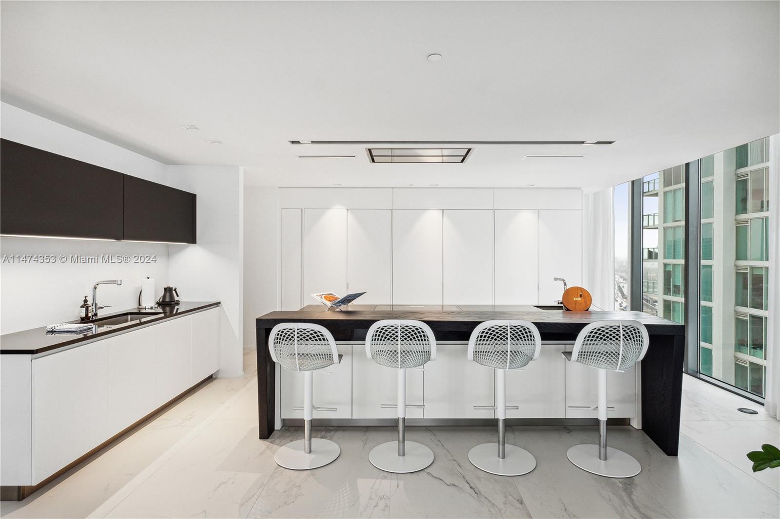 1000 Biscayne Blvd, Miami, FL, 33132 United States, 4 Bedrooms Bedrooms, ,5 BathroomsBathrooms,Residential,For Sale,Biscayne Blvd,A11474353