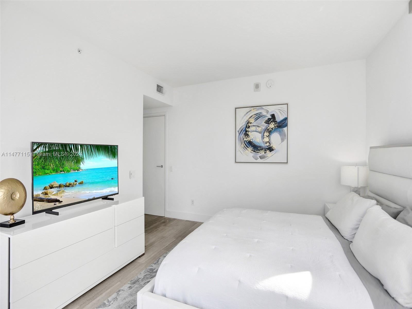 1300 Brickell Bay Dr 2702, Miami, Florida 33131, 2 Bedrooms Bedrooms, ,2 BathroomsBathrooms,Residentiallease,For Rent,1300 Brickell Bay Dr 2702,A11477115