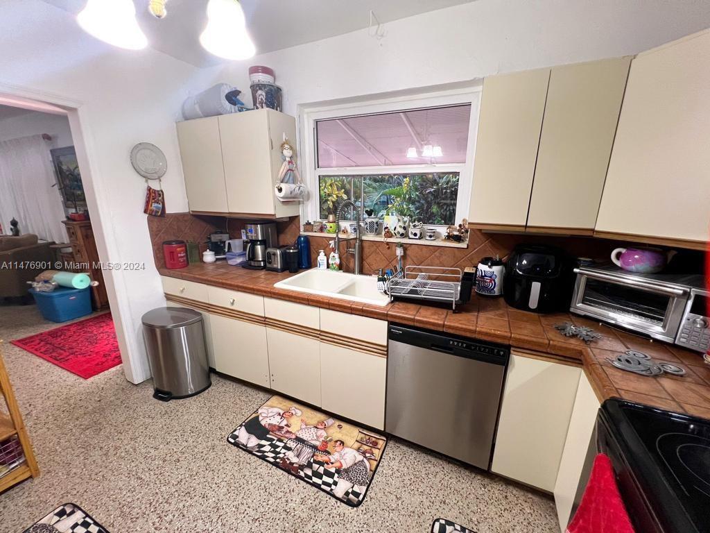 1675 NE 169th St, North Miami Beach, Florida 33162, 3 Bedrooms Bedrooms, ,1 BathroomBathrooms,Residential,For Sale,1675 NE 169th St,A11476901