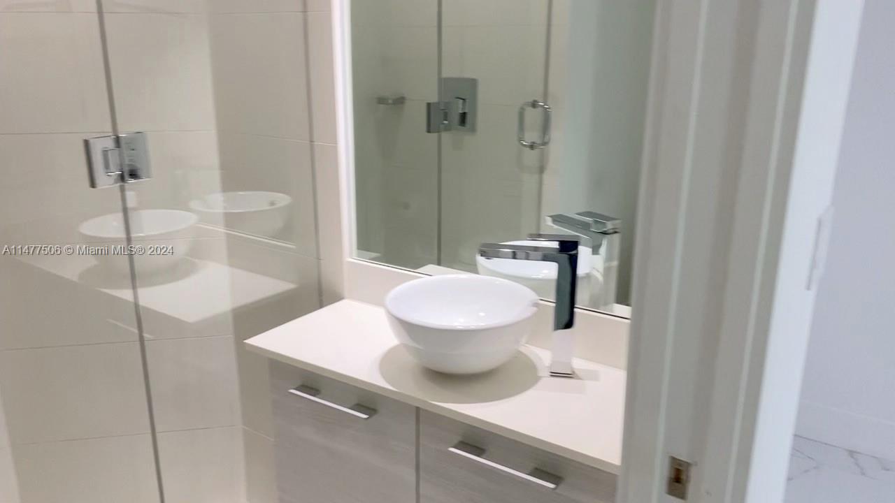 Miami, Florida 33137, 1 Bedroom Bedrooms, ,2 BathroomsBathrooms,Residentiallease,For Rent,A11477506