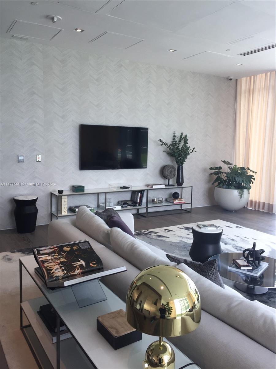 Miami, Florida 33137, 1 Bedroom Bedrooms, ,2 BathroomsBathrooms,Residentiallease,For Rent,A11477506
