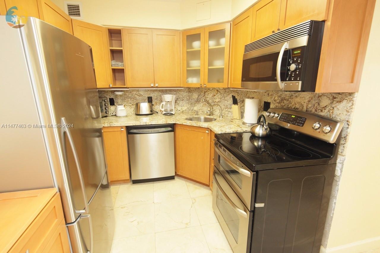 5225 Collins Ave 1208, Miami Beach, Florida 33140, 2 Bedrooms Bedrooms, ,2 BathroomsBathrooms,Residential,For Sale,5225 Collins Ave 1208,A11477463